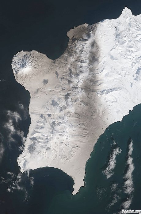 Спутники НАСА засняли шлейфы пепла курильского вулкана Чикрачки