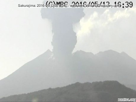 В Японии продолжает пыхтеть вулкан Сакурадзима