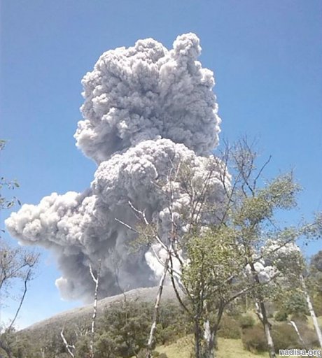 На Коста-Рике вулкан Турриальба вновь притрусил пеплом окрестности