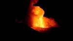 Сицилийский вулкан Этна извергается тоннами магмы и пепла