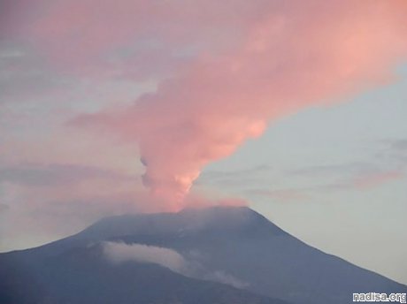 Извержение вулкана Этна привлекло на Сицилии туристов