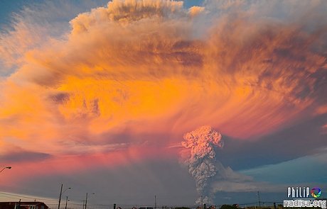 20 завораживающих снимков извержения вулкана Кальбуко в Чили