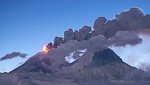 Вулкан Ключевской выбросил два мощных столба пепла