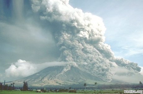 На Филиппинах повысили уровень опасности вулкана Майон