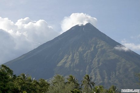 На Филиппинах повысили уровень опасности вулкана Майон