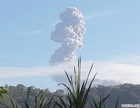 На Коста-Рике свирепствует вулкан Турриальба, нарушая авиасообщение