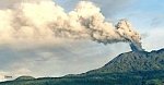 Вулкан Турриальба на Коста-Рике продолжает посыпать пеплом окрестности