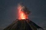 Мексиканский вулкан Колима производит впечатляющие взрывы