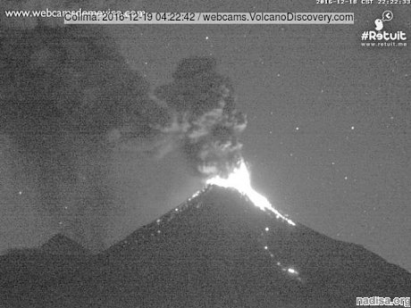 Вулкан Колима медленно извергает вязкую лаву