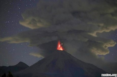 В Мексике вулкан Колима продолжает пугать местных жителей