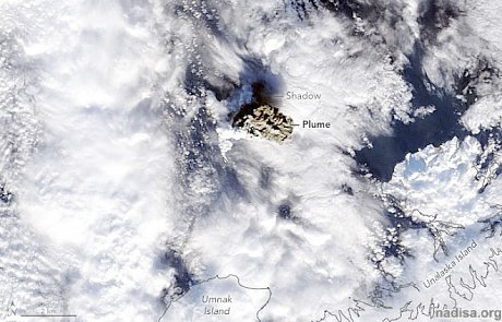 На Аляске вновь свирепствует вулкан Богослов