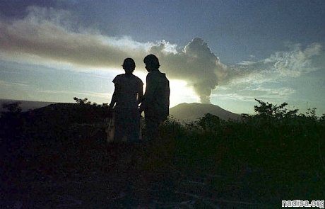 В Никарагуа два человека выжили после падения в действующий вулкан