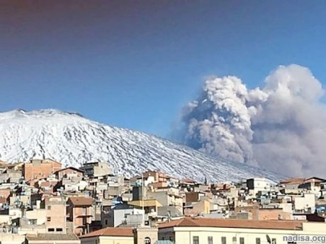 Вулкан Этна угрожает итальянским фермерским хозяйствам