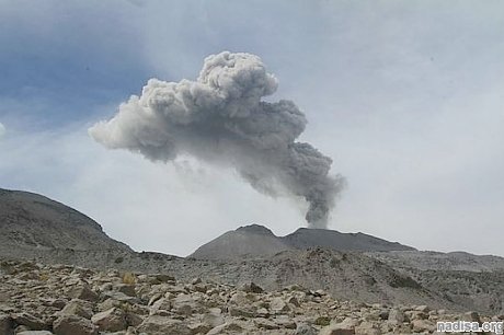 Вулкан Сабанкайя взорвался более 40 раз в течение недели