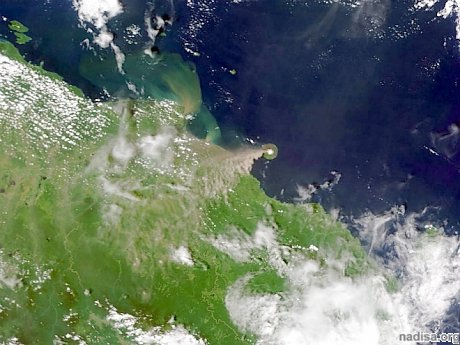 Вулкан Манам в Папуа-Новой Гвинее заставил местных жителей бежать из своих домов