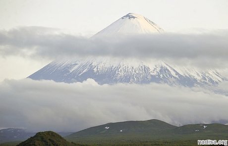 Камчатский вулкан Ключевской снова «плюется» пеплом