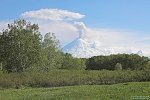 Камчатский вулкан Ключевской снова «плюется» пеплом