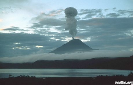 Вулкан Ключевской на Камчатке выбросил столб пепла на высоту 6 км