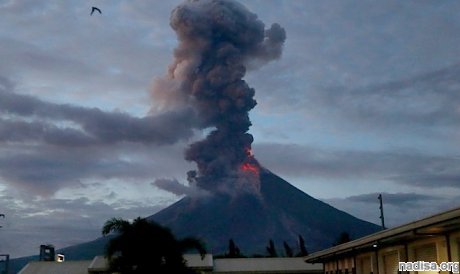 Вулкан Майон: 85 тысяч филиппинцев покинули свои дома