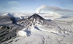 Вулкан Карымский на Камчатке выбросил столб пепла на высоту до 5 км