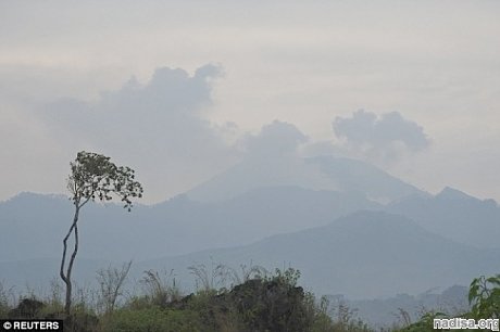 Вулкан Иджен в Индонезии извергает токсичный сернистый газ: 30 человек госпитализированы