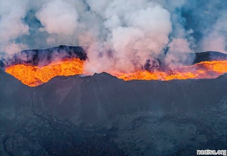 Вновь извергается вулкан Питон-де-ла-Фурнез на острове Реюньон