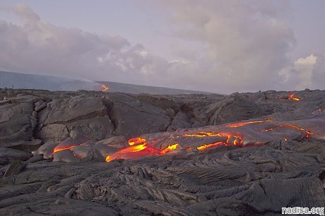 На Гавайях вулканических трещин становится всё больше
