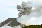 Вулкан Карымский «выдал» три столба пепла