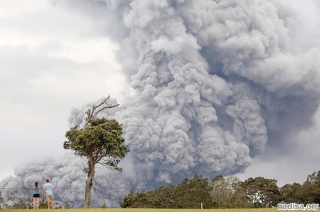Из-за извержения вулкана Килауэа на Гавайях объявлено «красное» предупреждение