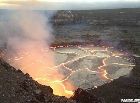 Озеро Гринлейк высушено раскаленной лавой вулкана Килауэа