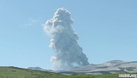 Вулкан на Курилах выбросил трехкилометровый столб дыма.