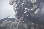 Камчатский вулкан Карымский выбросил столб пепла
