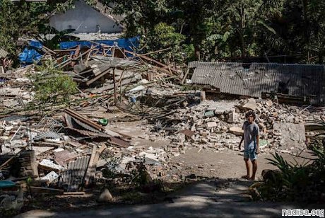 Мощное землетрясение в Индонезии унесло жизни 436 человек