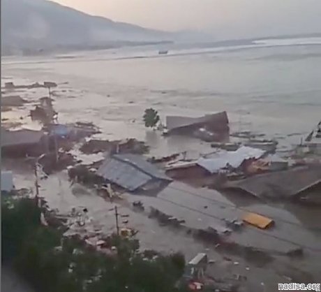 Смертоносные землетрясения и цунами в Индонезии