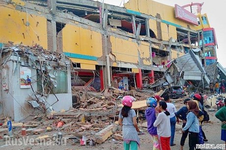 Страшное цунами в Индонезии: сотни погибших, число жертв продолжает расти