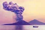 Индонезийский вулкан Кракатау за два дня извергался более 400 раз