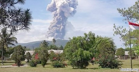 В Индонезии и Мексике снова проснулись вулканы