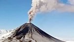 Вулкан Шивелуч вновь выбросил многокилометровый столб пепла