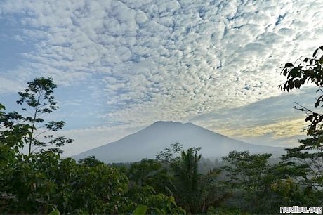 Около 20 вулканов в Индонезии демонстрируют повышенную активность
