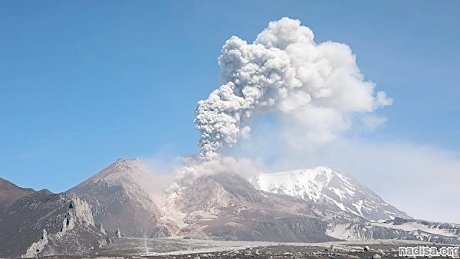 На Камчатке пепел от вулкана Шивелуч угрожает полету самолетов