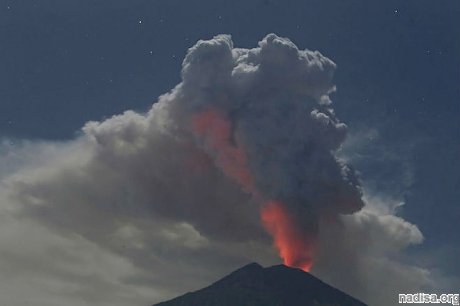 Вулкан Анак-Кракатау, извержение которого 22 декабря 2018 года в Индонезии стало причиной смертельного цунами, сократился в размерах примерно в 4 раза.
