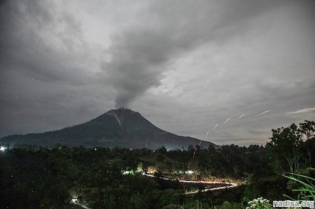 Зафиксировано извержение вулкана Синабунг в Индонезии