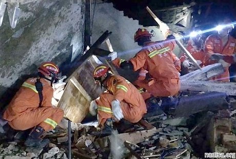 Землетрясение в Китае: 13 погибших, около 200 раненых