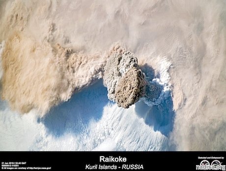 Извержение Райкоке из космоса: фото