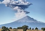 В Мексике извергается вулкан Попокатепетль