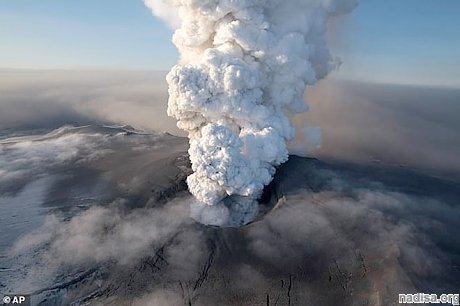 В Исландии готовятся к извержению вулкана: объявлен «желтый» авиационный код опасности