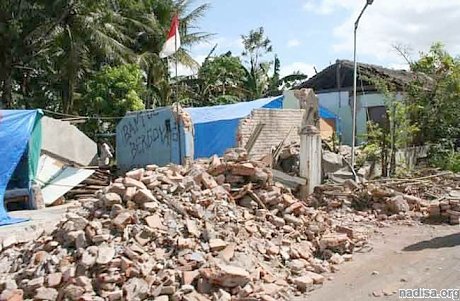 Два землетрясения «всколыхнули» запад Индонезии: повреждены дома, есть пострадавшие