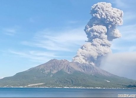 Японский вулкан Сакурадзима выбросил облако пепла