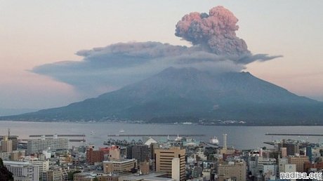 В Японии проснулся вулкан, являющийся туристической достопримечательностью