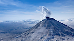 Вулкан Карымский на Камчатке выбросил столб пепла на 4,5 км